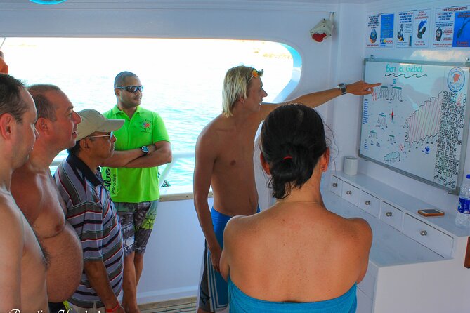 2-Dive adventure-Safe & Top-rated boat for Certified Divers - The first underwater session and the value of two tanks