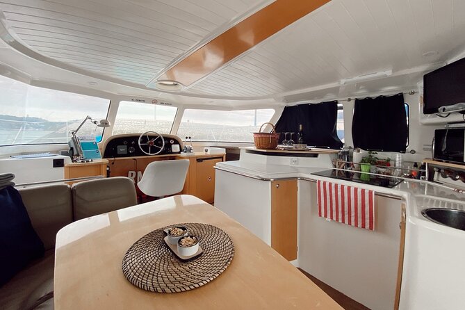 3 Hours Private Tour with Dives in Catamaran in Lisbon - Returning along the beaches to Belém