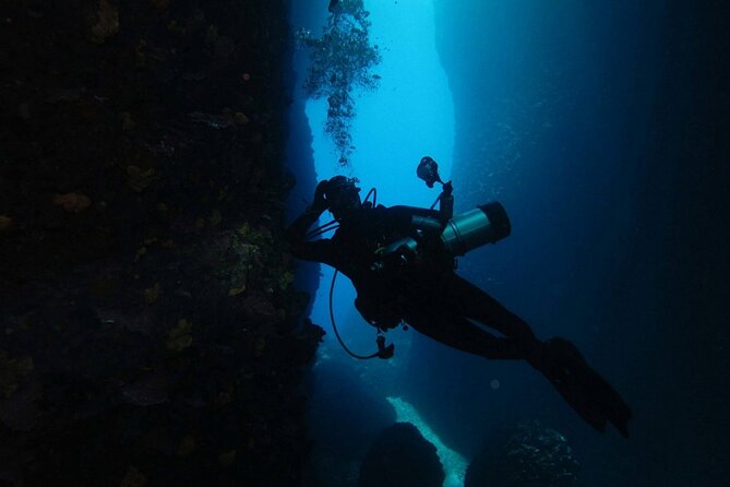 Adventure Dives for Certified Divers in Nea Makri, Athens - A small boat and a guide who adjusts the plan