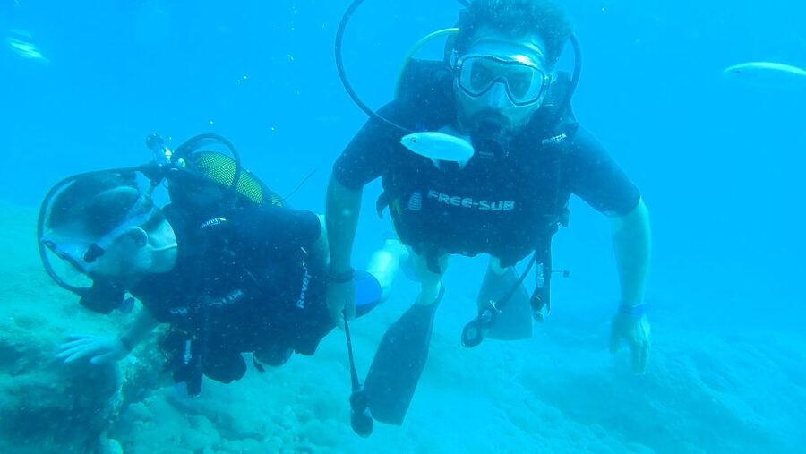 Alanya: 2 Guided Scuba Dives with Lunch and Hotel Transfers - Learning to breathe underwater