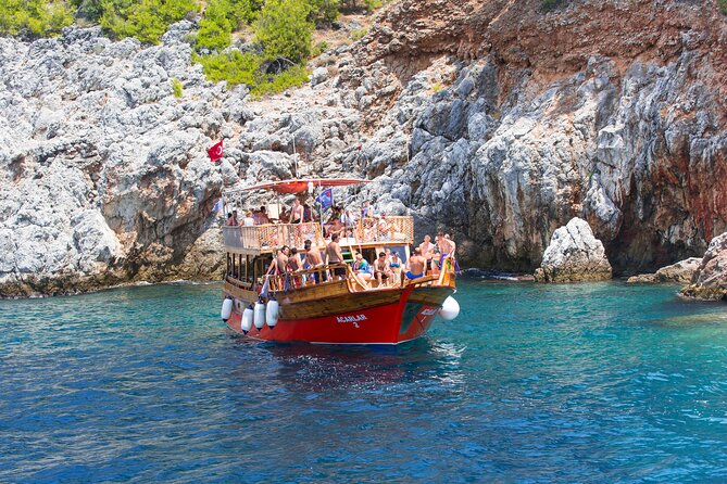 Alanya Scuba Diving with Hotel Transfer incl. Lunch - Marine life and the coast beneath Alanya Castle