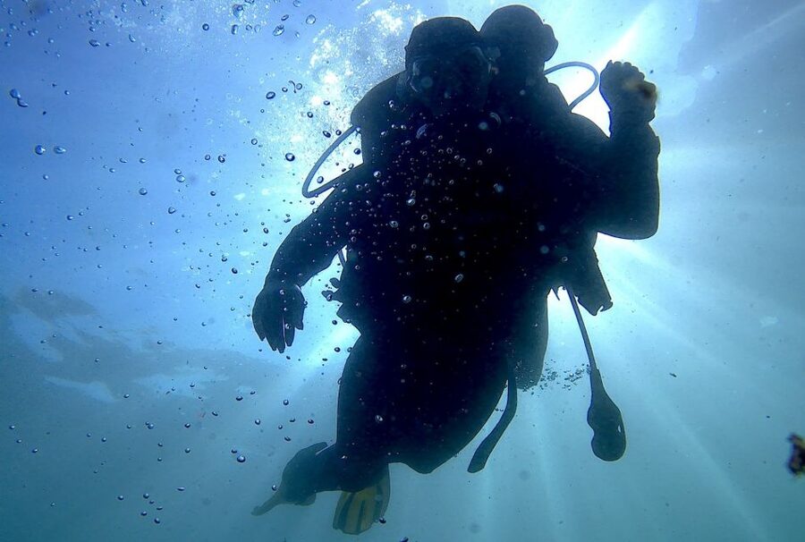 Arrábida - Sesimbra: Eco-Friendly Beginner's Scuba Diving - Boarding the boat to a marine park site