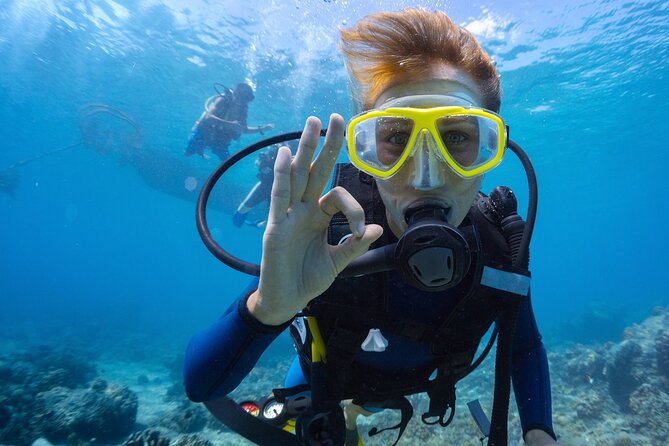 Baptism diving in the turquoise waters of Tahiti - Learning the basics with a certified instructor