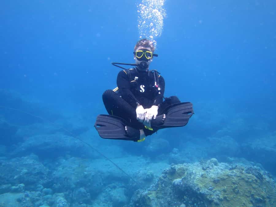 Blue Bay: LEARN TO DIVE TODAY with CORAL DIVING Team - Who should choose this introduction