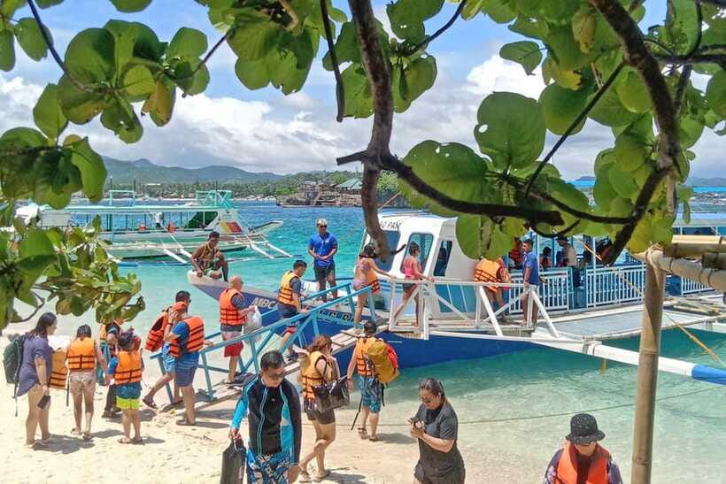 Boracay: Island Hopping with Crystal Kayak & Helmet Diving - The seafood BBQ lunch