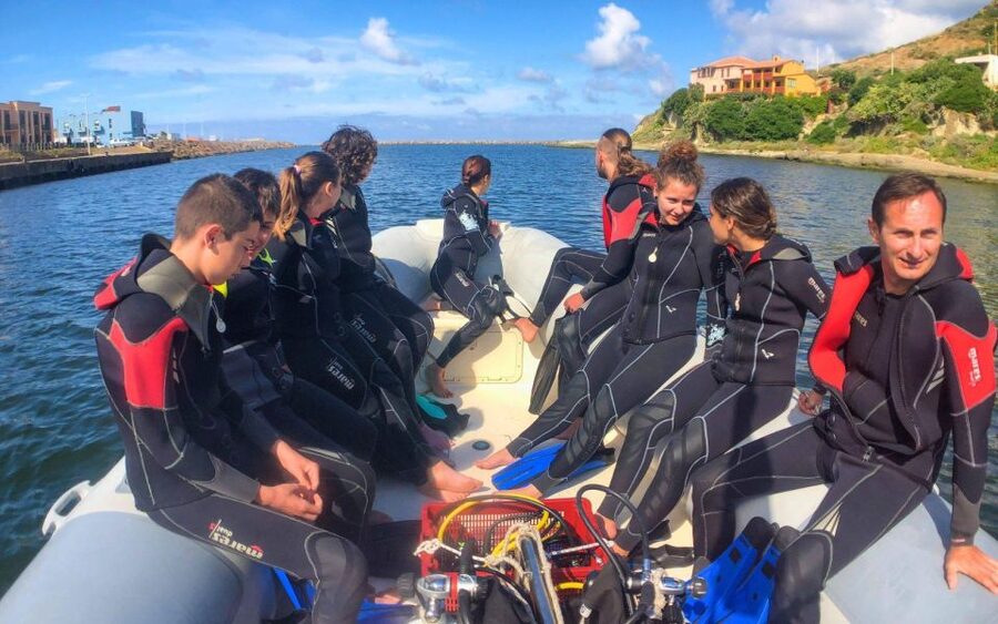 Bosa: Scuba Diving for Beginners in the Bosa Gulf - Taking the dinghy into Bosa Gulf