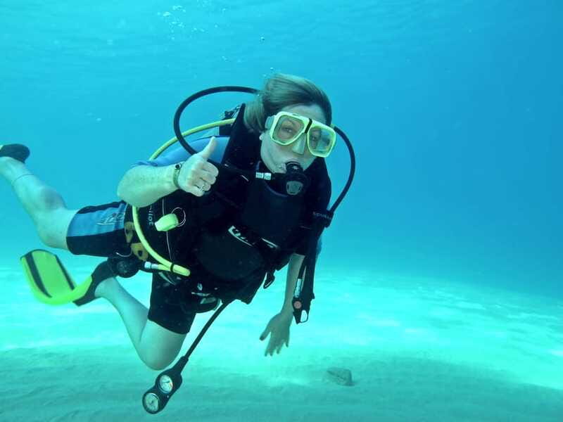 Cabo San Lucas: Beginners Diving Experience w/ Water & Snack - Meeting at Sr. Frogs and getting ready