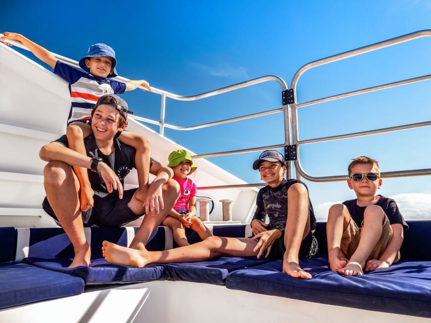 Cairns: Premium Snorkelling and Diving Reef Day Trip - Lunch, showers, and the midday reset