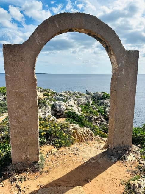Cala en Blanes: Secret spots for the best dives with a local guide - What the walk between Cala Blanca and Cala n’Forcat adds