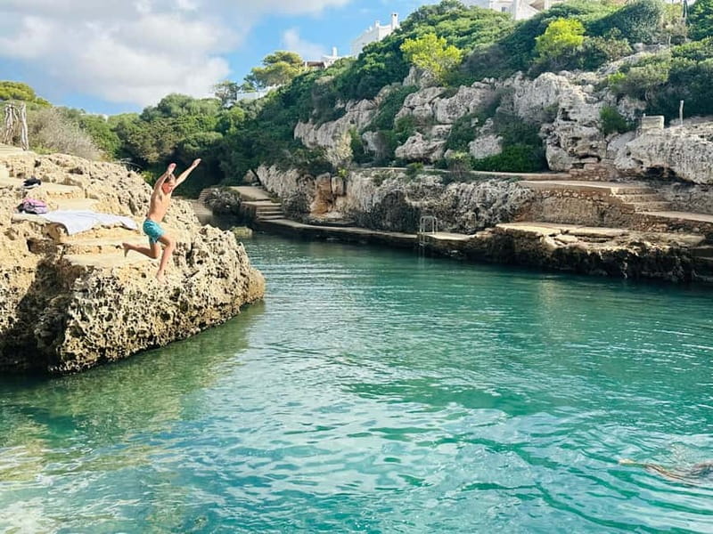 Cala en Blanes: Secret spots for the best dives with a local guide - A small local snack by the water