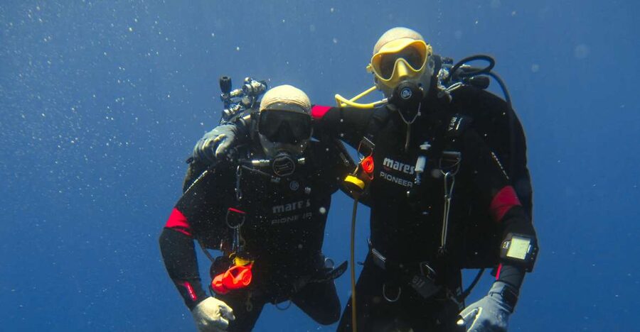 Catania: Gulf Scuba Diving Tour with Marine Biologist - Meeting Andrea and getting comfortable with the equipment