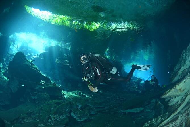 Cenote Diving - 2 Tank Dive Trip for Certified Divers - The briefing with a cave-trained instructor