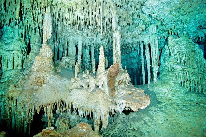 Cenotes 2-Tank Dive in Playa del Carmen/for certified divers only - The first cavern: rules before scenery