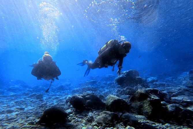 Chania Scuba Diving | Shore Dives | Certified Divers - Entering the sheltered cove