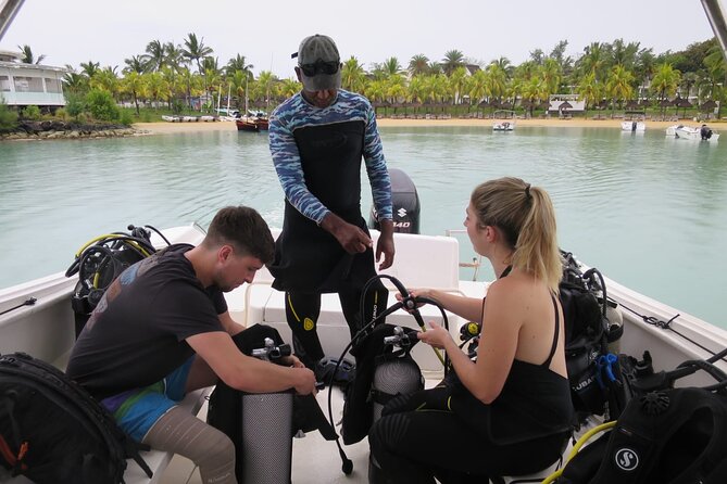 Discover Scuba Diving Experience- Bel Ombre - The debrief that finishes the session