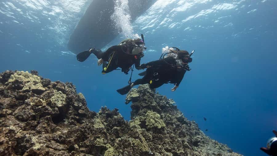 DISCOVER SCUBA DIVING IN LEMORNE with EasydiveMauritius - A first underwater breath at Le Morne