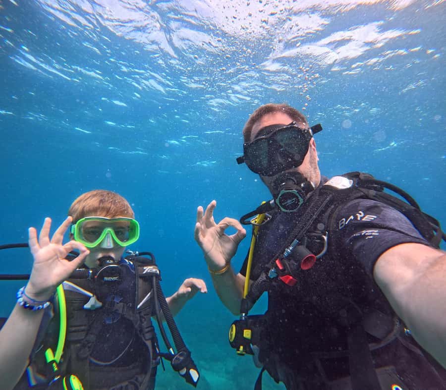 DISCOVER SCUBA DIVING IN LEMORNE with EasydiveMauritius - Who will enjoy this most