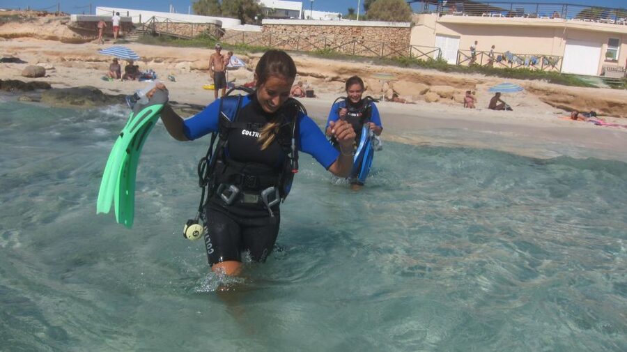 DISCOVER THE UNDERWATER WORLD, Scuba Diving Experience - What to bring to Orcasub Formentera