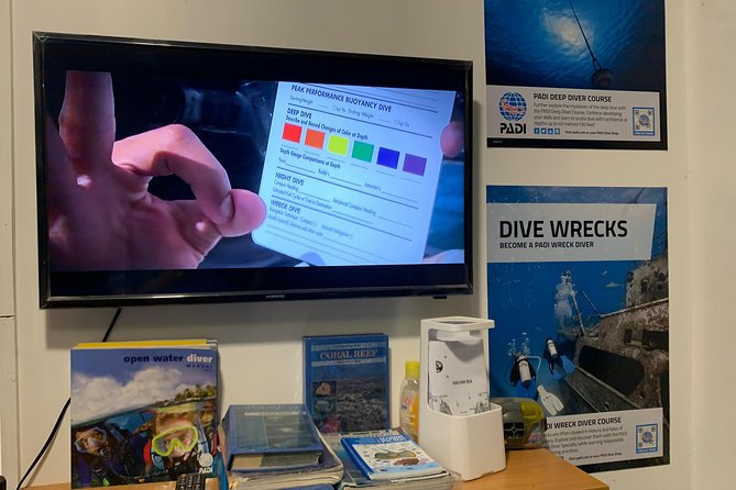 DiveGurus - Open Water Diver Course SSI/PADI - Starting with the theory and safety basics