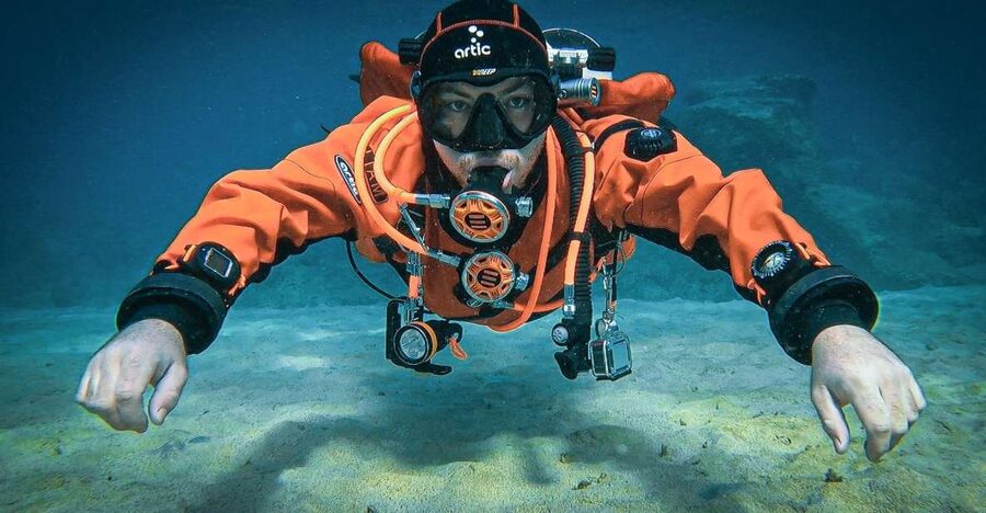 Diving at Lanzarote - 2 guided dives for certified divers - An 8:00 AM start and two proper sessions