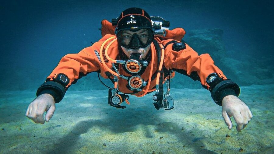 Diving at Lanzarote - 2 guided dives for certified divers - Booking details that matter