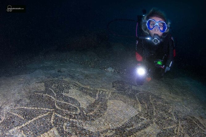 Diving at the Baia Submerged Park for certified divers - A five-minute ride to the submerged city