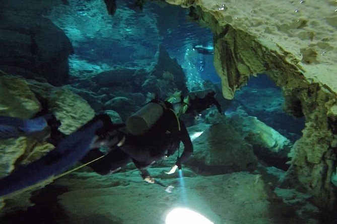 Dos Ojos Cenote Cavern Dive- The Barbie Line and The Bat Cave - The Barbie Line: a gentle first route