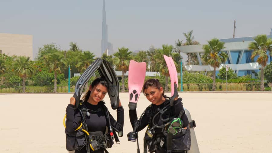 Dubai: VIP Private Scuba Dive with Free Hotel Transfer - The role of the instructor