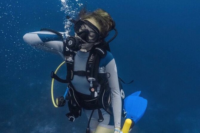 “Embark on a Professional and Passionate Scuba Diving Adventure!" - The first session: safety, equipment, and communication