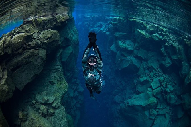 Freedive Silfra Half Day Tour - The briefing sets the tone