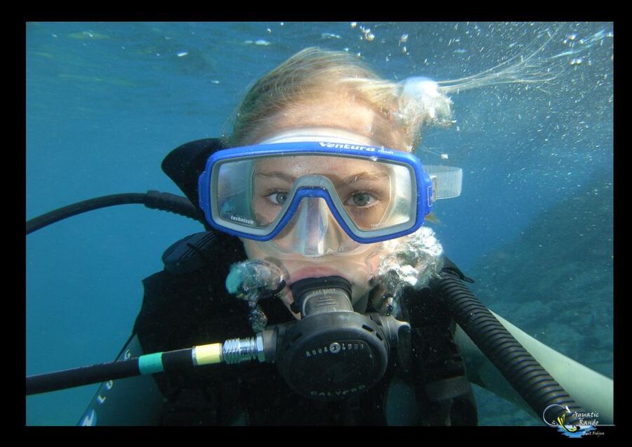 Fréjus: Diving Experience in Port-Fréjus with an Instructor - Getting Ready With a French Instructor