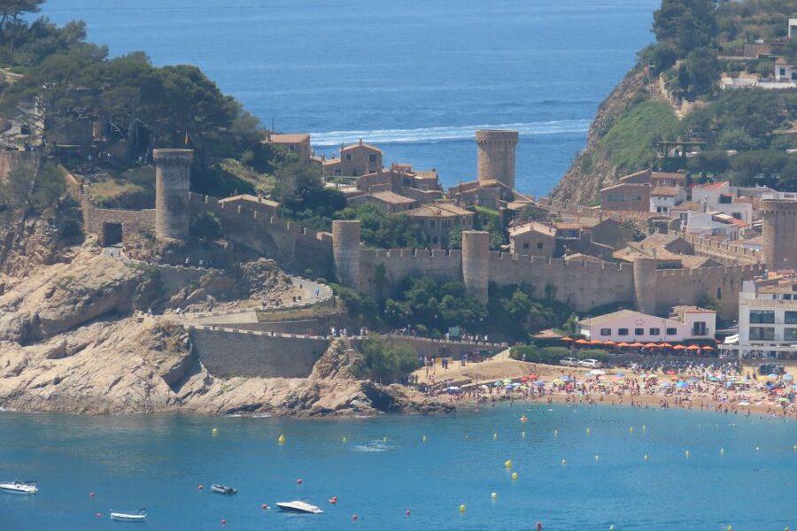 From Barcelona: Tossa de Mar Scuba Diving and 3-Course Meal - Getting comfortable before the sea session
