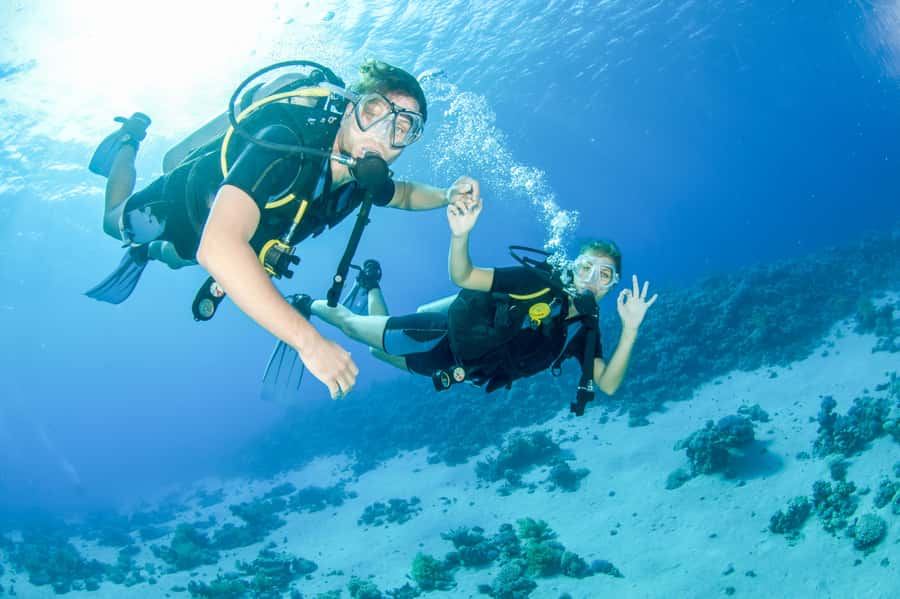 From Dubai: Discovery Scuba Diving & Snorkeling In Fujairah - The boat lesson makes first-time scuba less intimidating