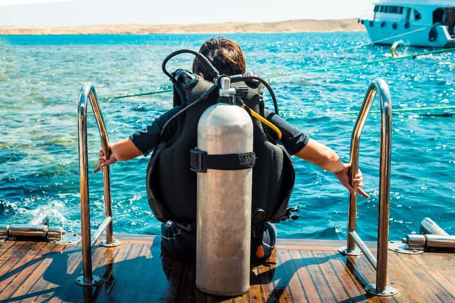 From Sharm: Luxury Diving cruise to Ras Mohammed with Lunch - What happens at the first underwater stop