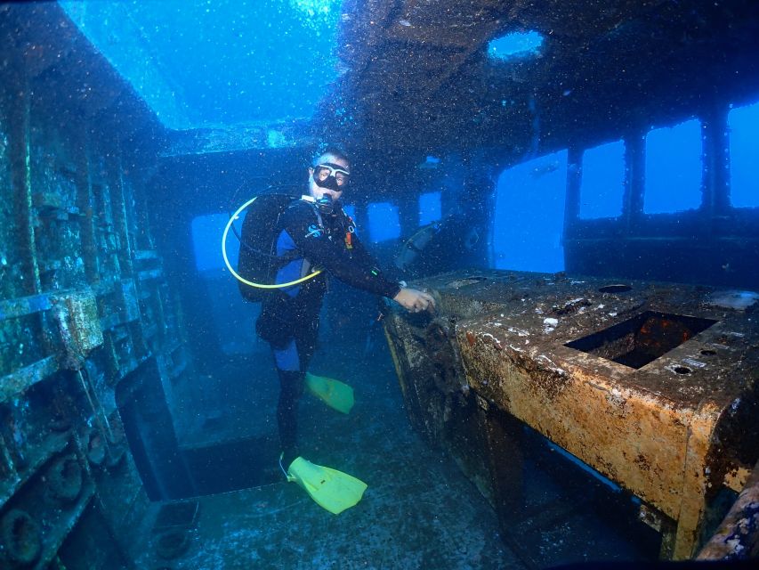 Funchal: Advanced Scuba Diving Afonso Cerqueira Wreck - Swimming alongside an 85-meter ship