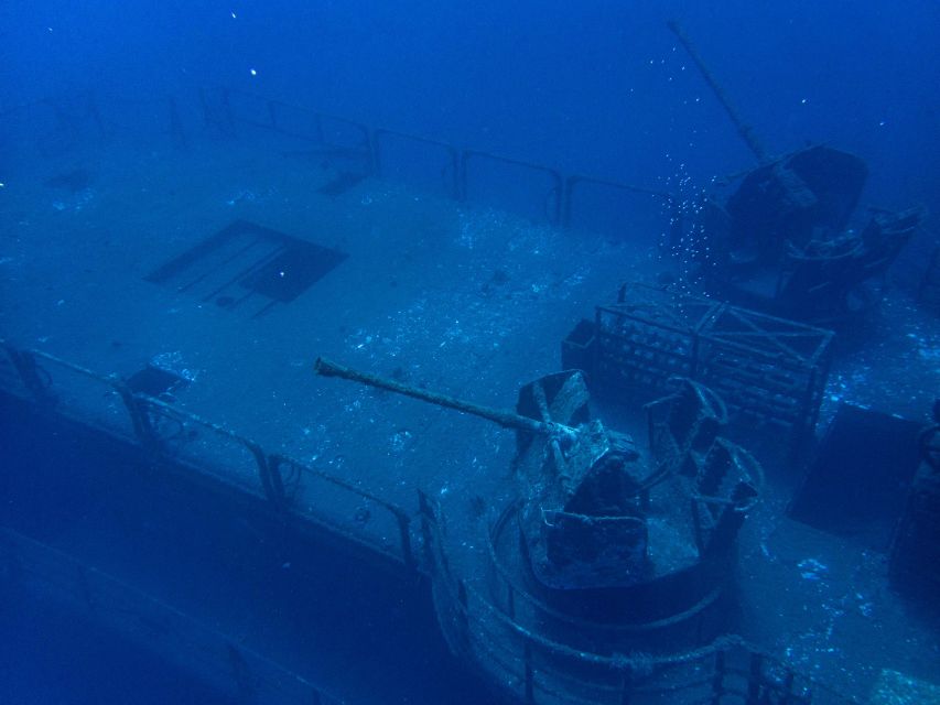 Funchal: Advanced Scuba Diving Afonso Cerqueira Wreck - Entering the engine room and cafeteria