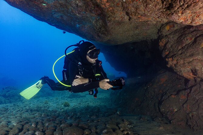 Funchal: Scuba Diving Experience for Beginners - Getting comfortable in the pool