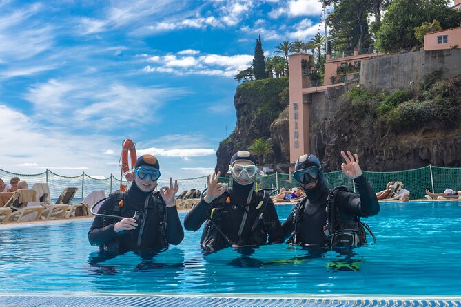 Funchal: Scuba Diving Experience for Beginners - Entering the private reef near Funchal