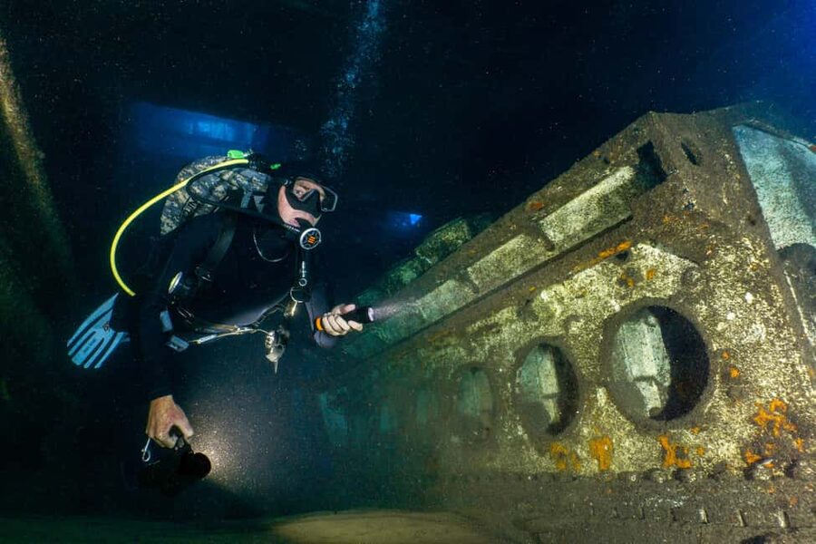 Funchal: Wreck dive F488 Frigate - certified divers - Key points before you book