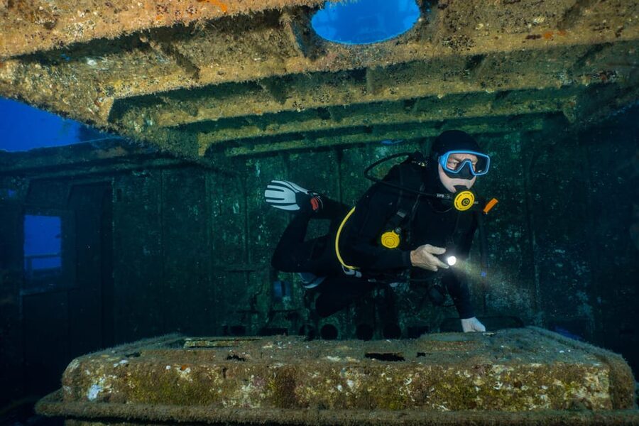 Funchal: Wreck dive F488 Frigate - certified divers - Practical details that make the day easier