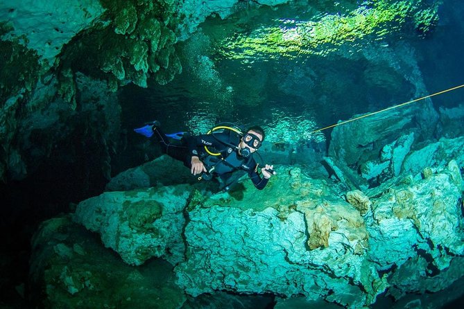 Go for 2 dives in cenote Dos ojos for certified divers - Walking down to the water