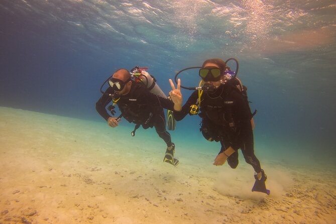Guided Padi Discover Scuba Diving for Non-Certified Divers - Moving from shallow water to the underwater site