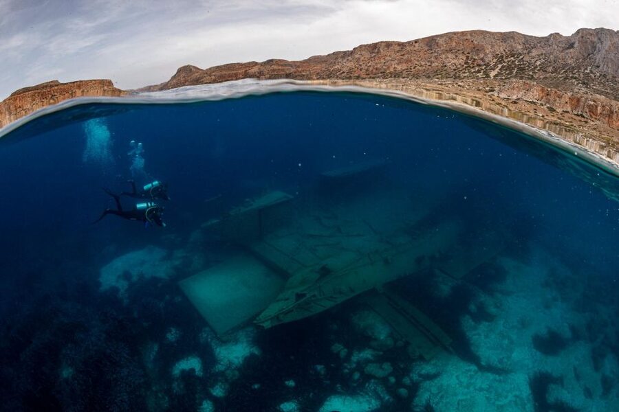 Half Day Dive Trip for Certified Divers - The role of the leader