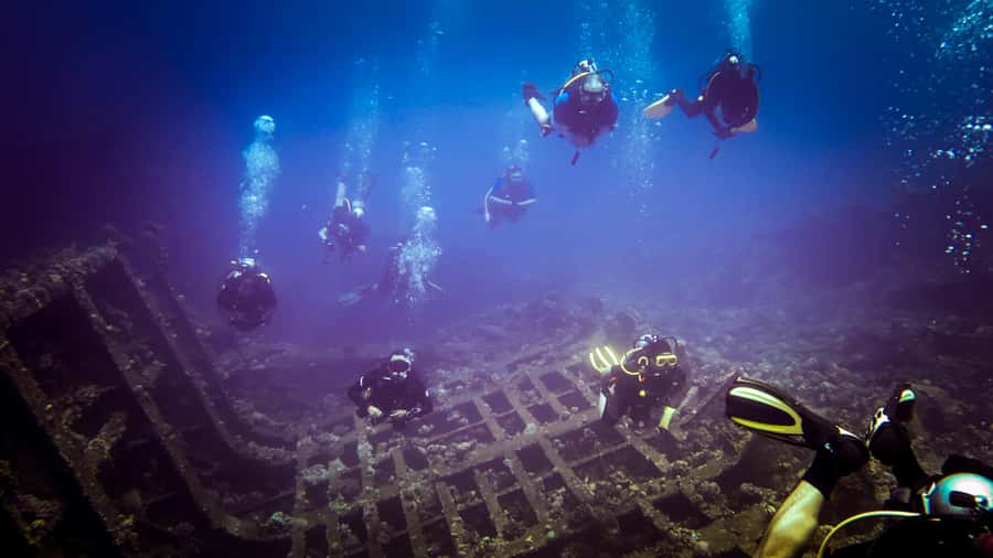 Hurghada: 1, 2, 3, 4, or, 5-Day Scuba Diving Package - A yacht day with lunch, tea, and soft drinks