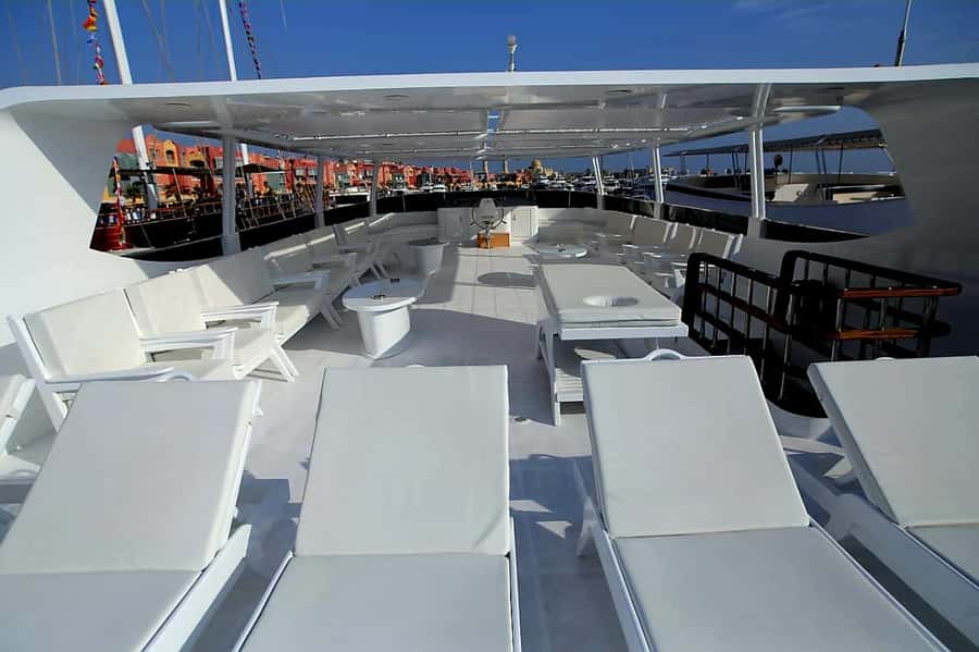 Hurghada: Luxury Orange Bay w/Snorkeling, Massage and Diving - Who should book this yacht day