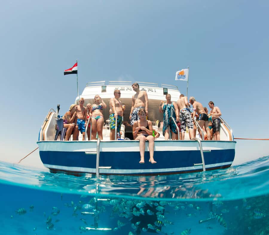 Hurghada: Snorkeling 6 x 1 to Orange Bay w Diving & Massage - Banana boat rides and open water fun