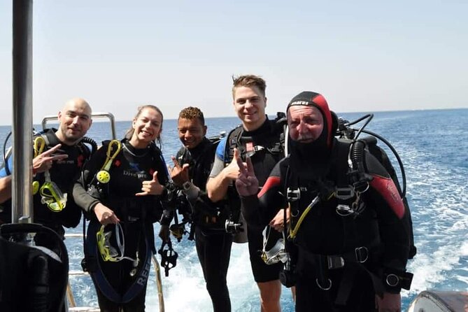 Intro Diving 2 Stops For Beginners with Pick-up and Lunch - Hurghada - The break between sessions