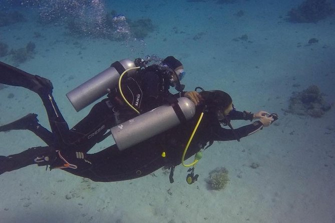 Intro Scuba Diving Experience in Hurghada - Life on the boat between sessions