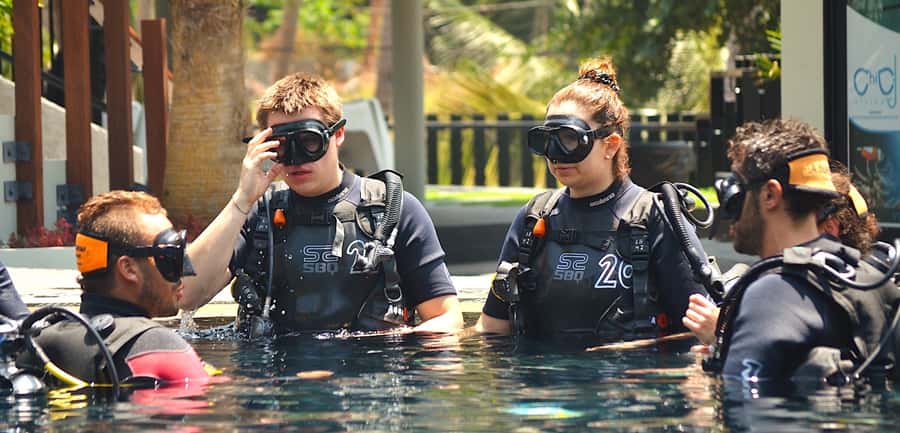 Ko Tao: Open Water Scuba Diving 4-Day Course - Day one: a 4:00 PM orientation