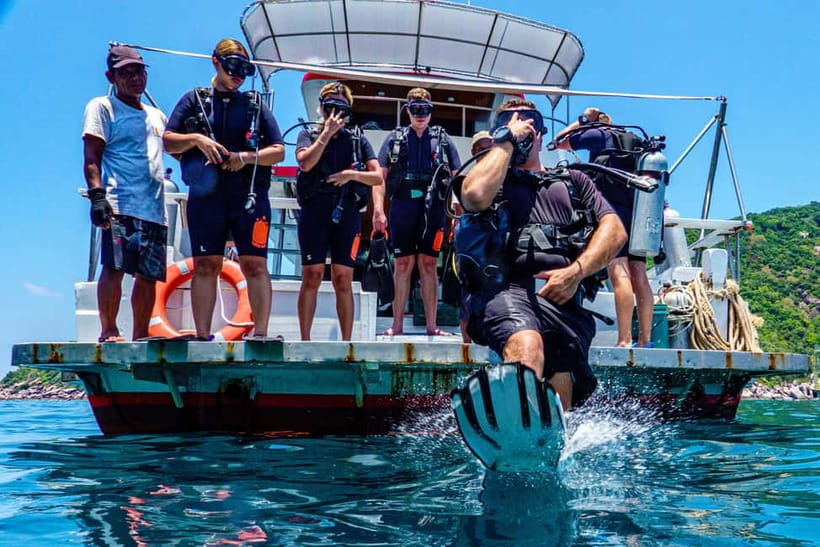 Ko Tao: Try Scuba Diving 1-Day Experience - Learning the basics in shallow water